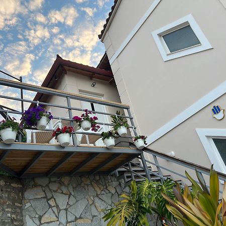 Amazing Familiar Apartments And Rooms Saranda Dış mekan fotoğraf